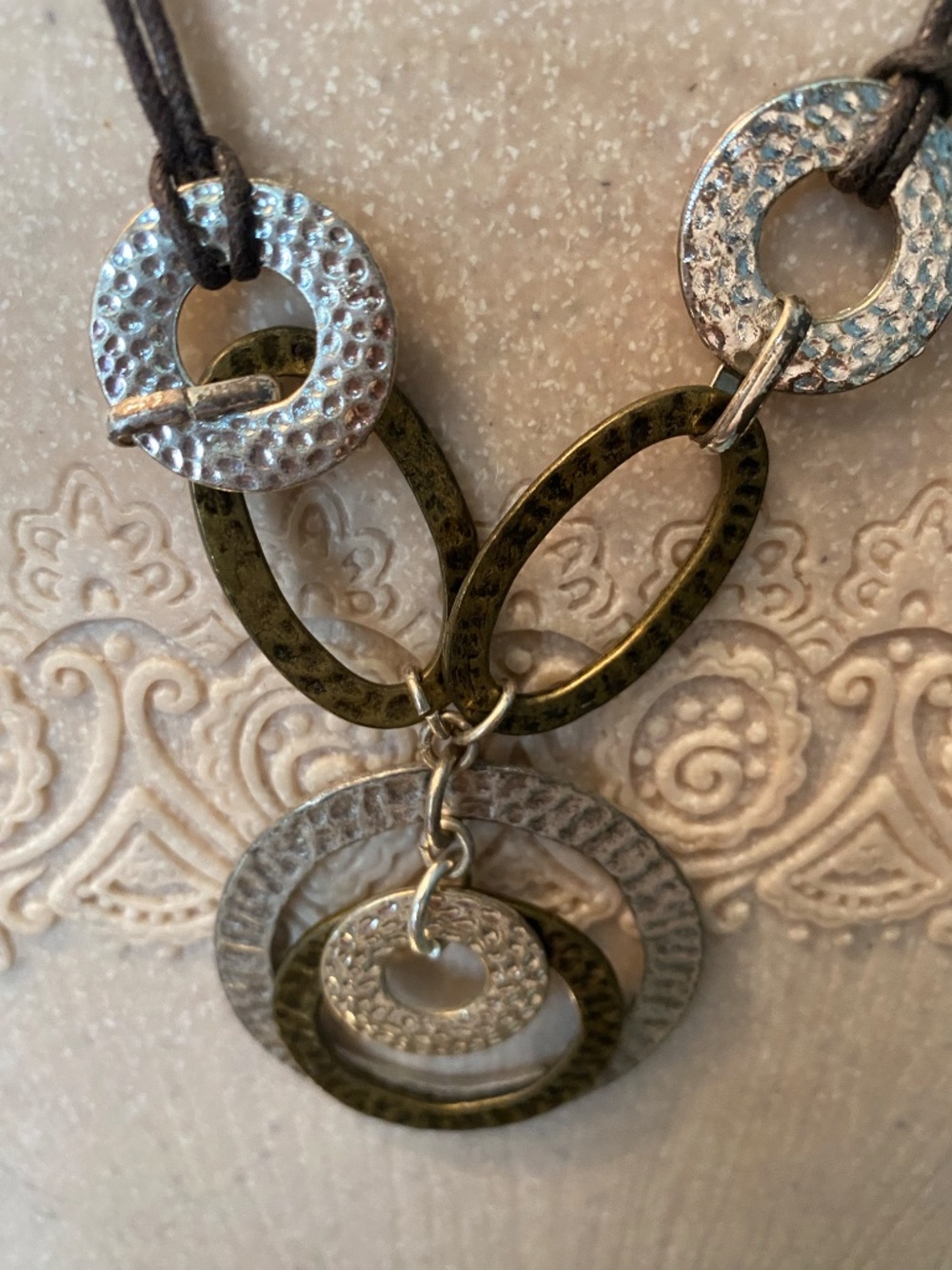 VTG AVON DISC NECKLACE - Picture 4 of 4